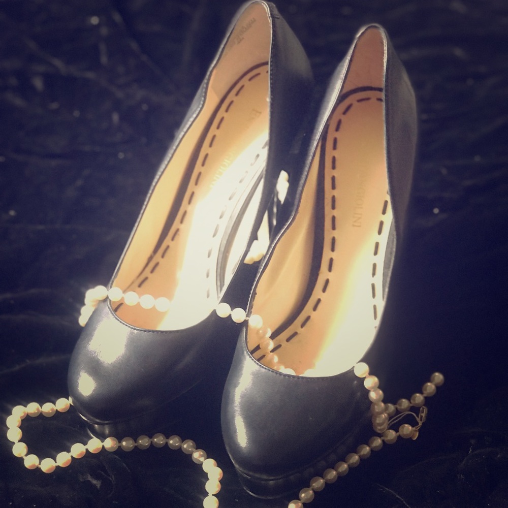Beautiful Black Leather Round Toe Heels